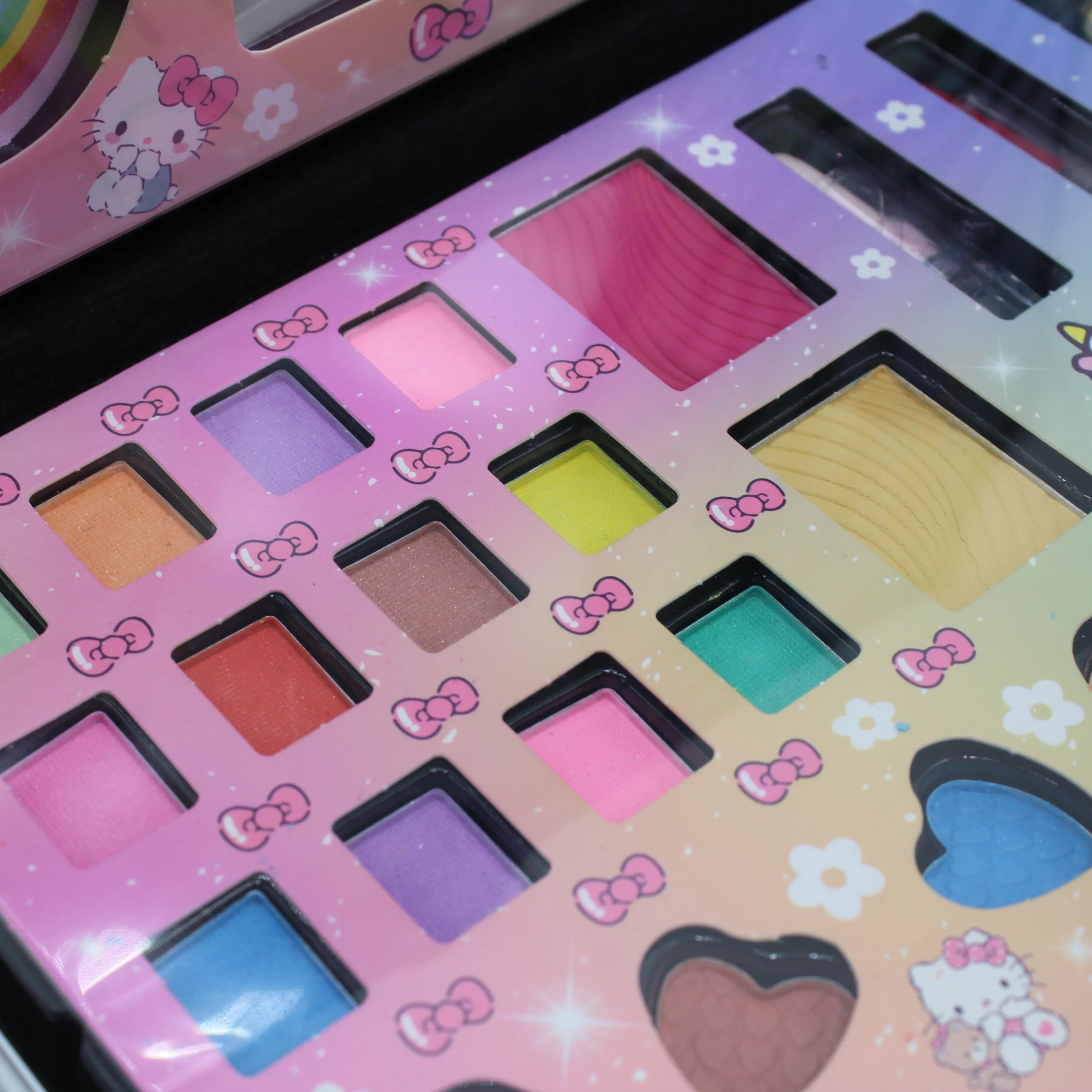 Hello Kitty Makeup Carry Suitcase - Image 3