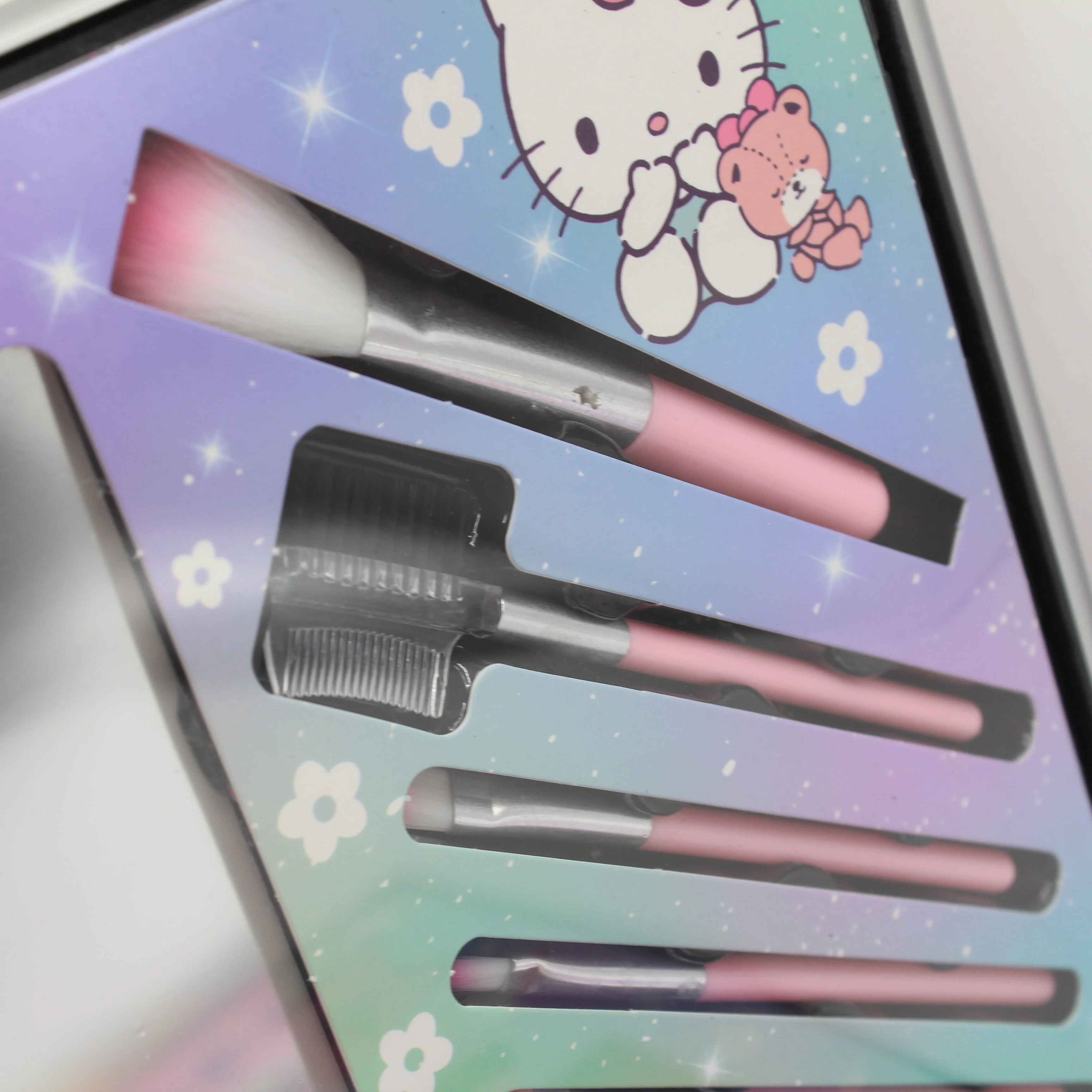 Hello Kitty Makeup Carry Suitcase - Image 4