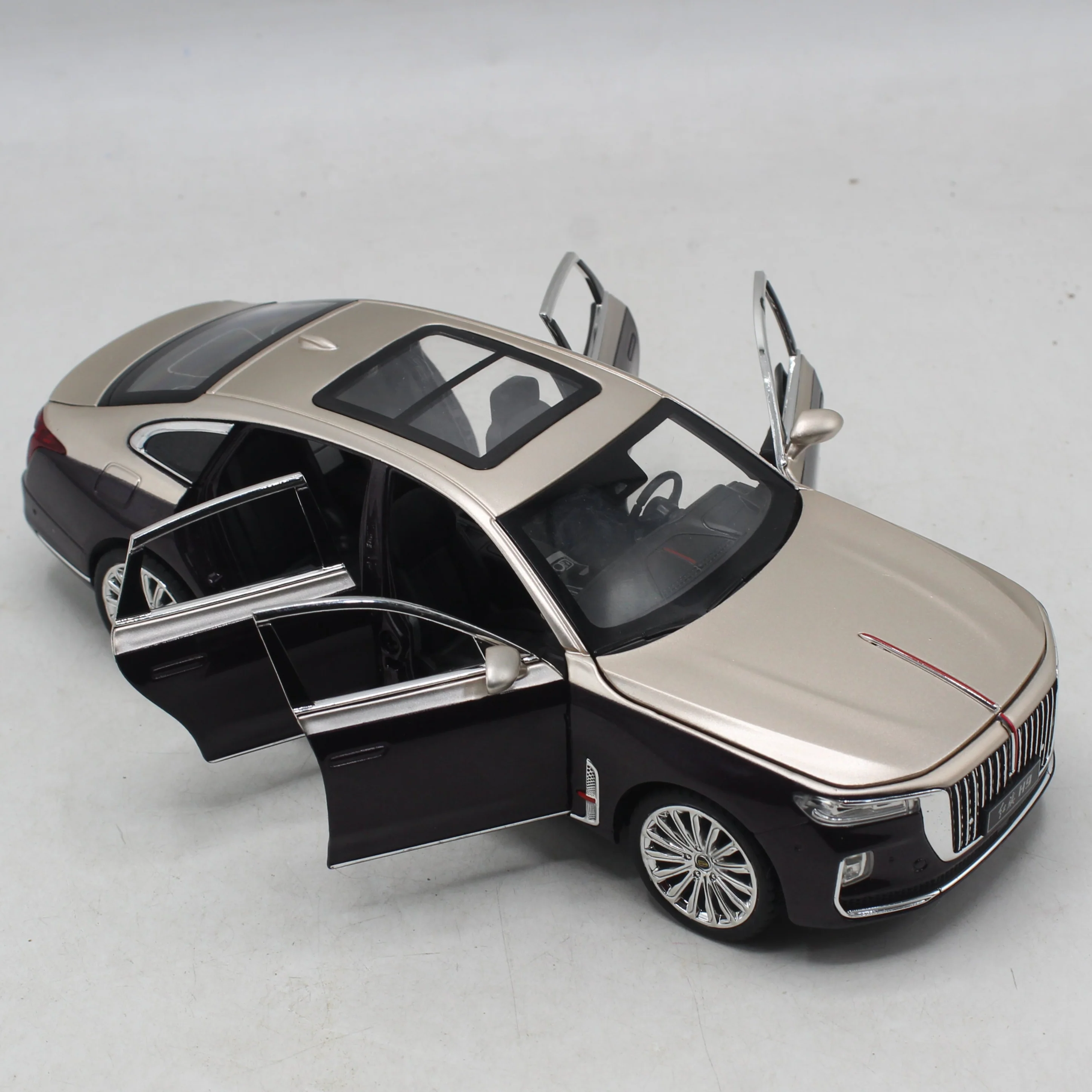 Diecast HONGQI H9 Luxury Car with Light & Sound - Image 10