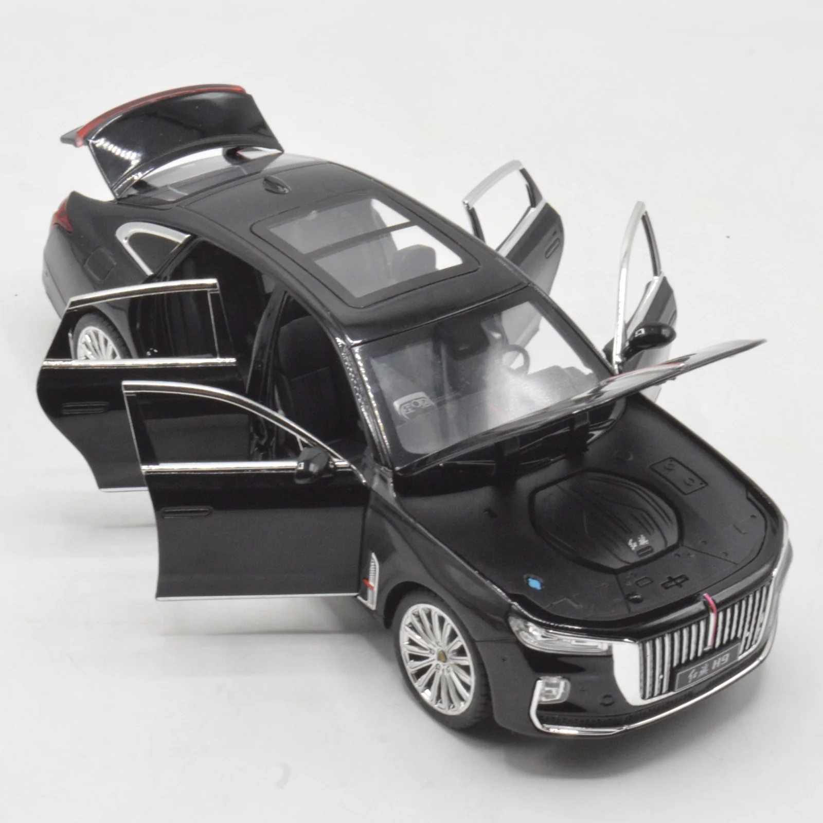 Diecast HONGQI H9 Luxury Car with Light & Sound - Image 4