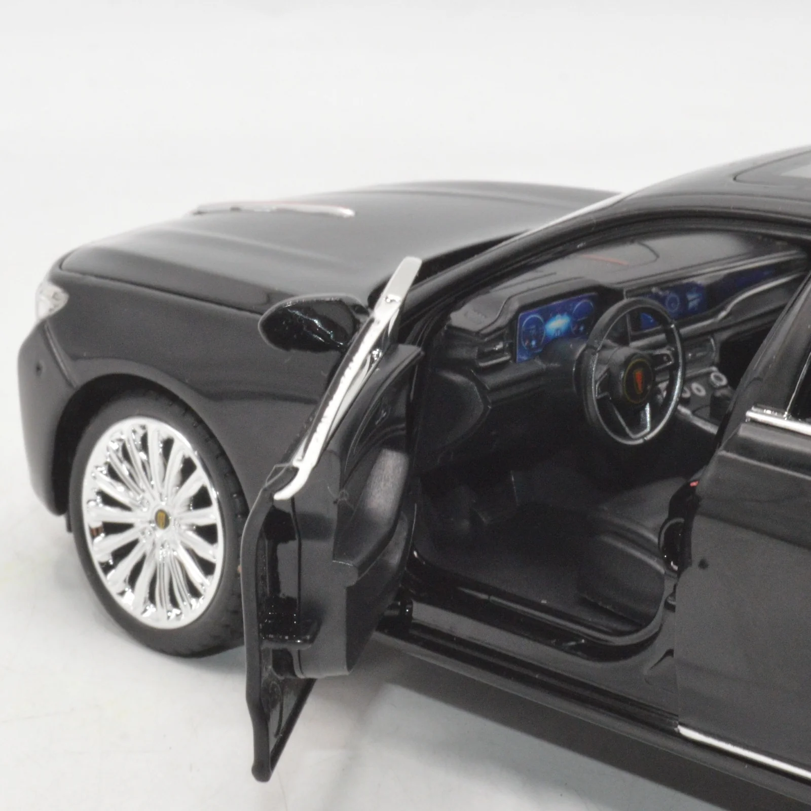 Diecast HONGQI H9 Luxury Car with Light & Sound - Image 5