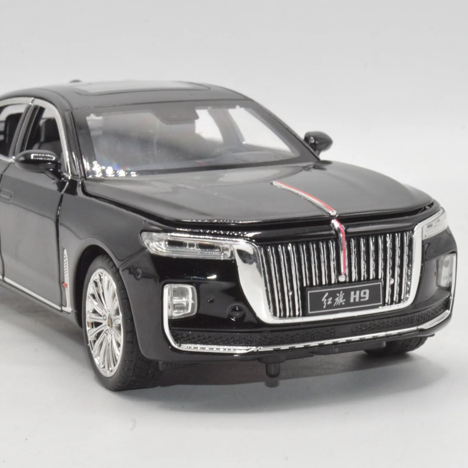Diecast HONGQI H9 Luxury Car with Light & Sound - Image 6