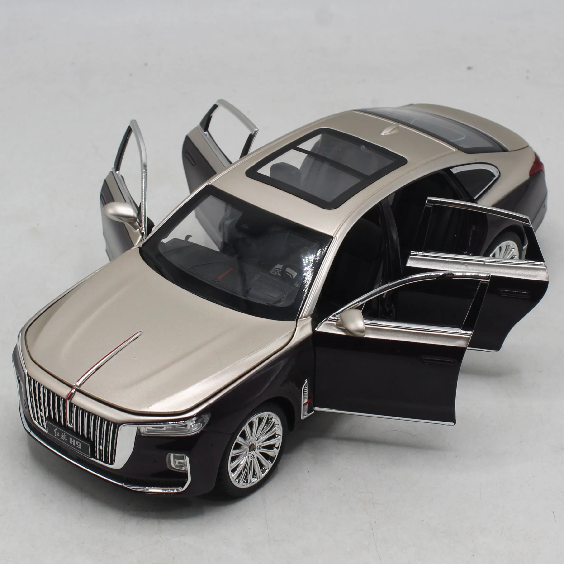 Diecast HONGQI H9 Luxury Car with Light & Sound - Image 7