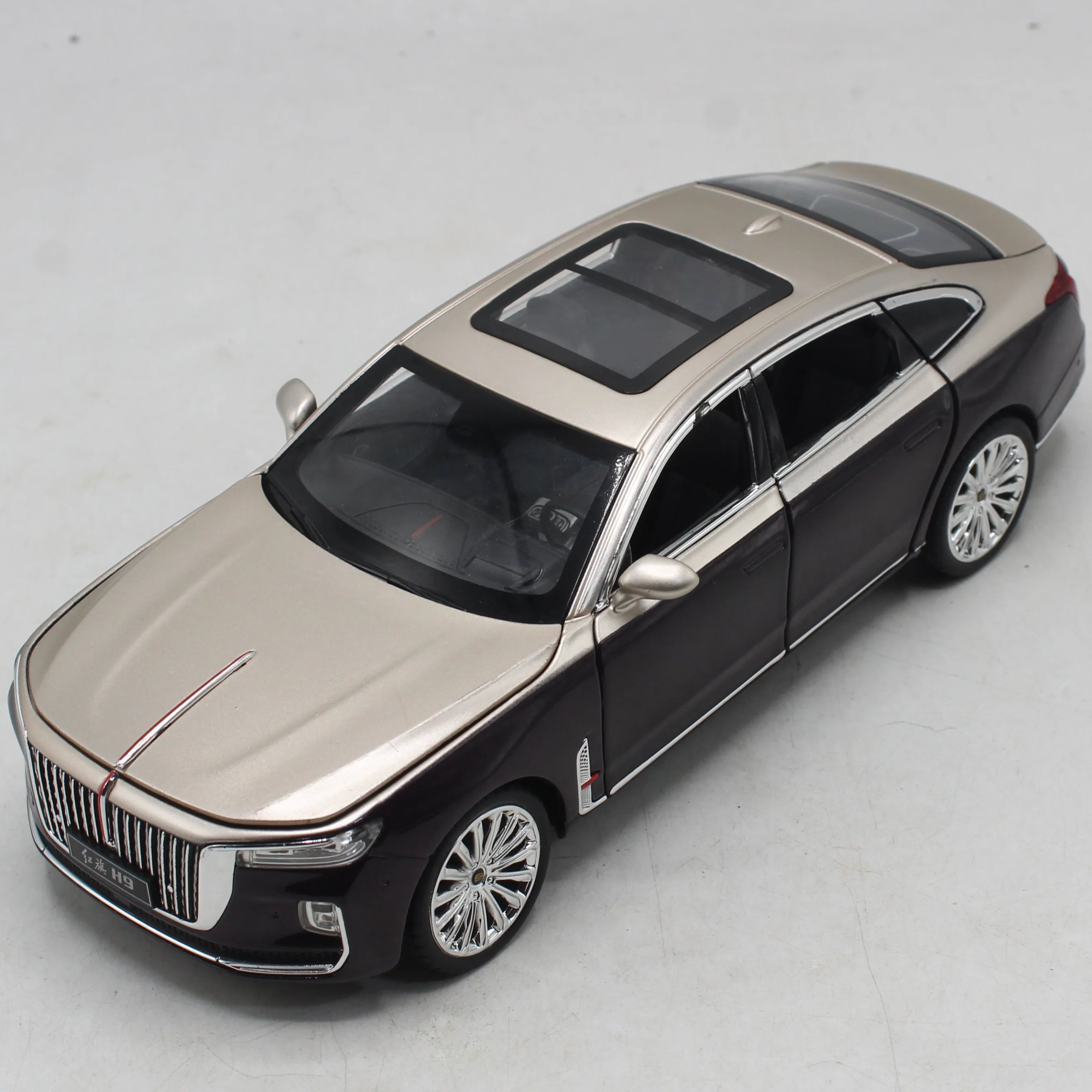 Diecast HONGQI H9 Luxury Car with Light & Sound - Image 9