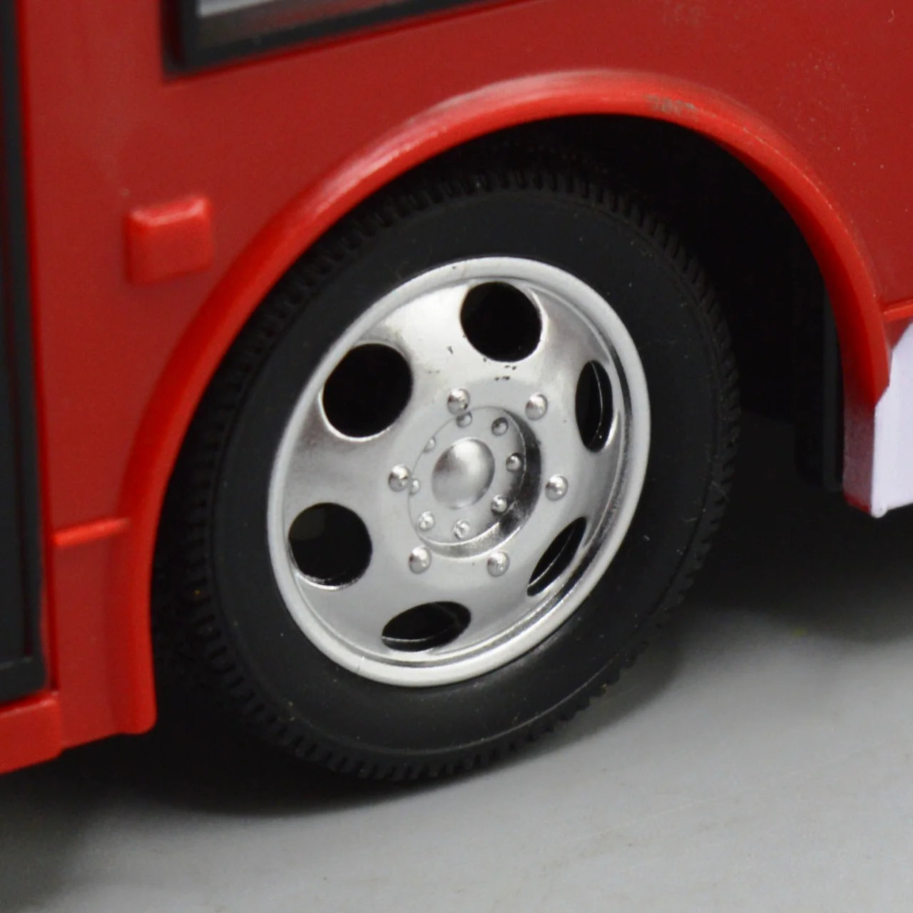 RC Double-Decker Bus Rechargeable with Light and Sound - Image 6