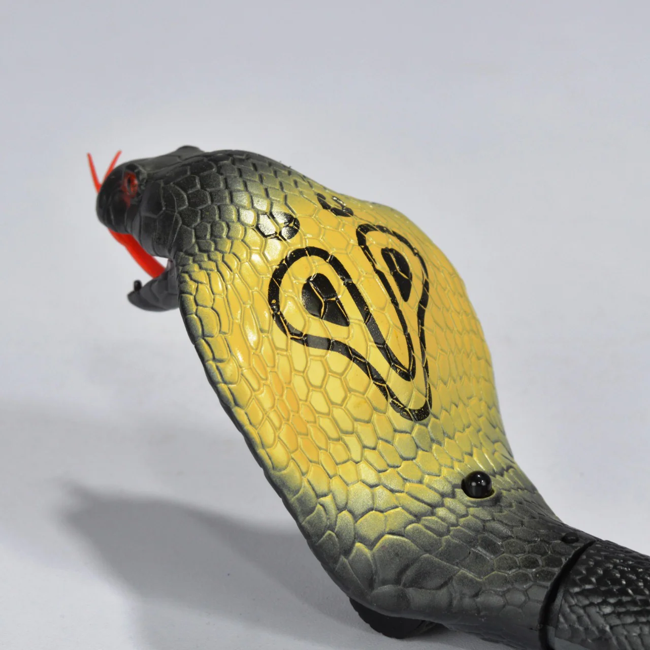 Rechargeable RC Infrared Cobra Snake - Image 4