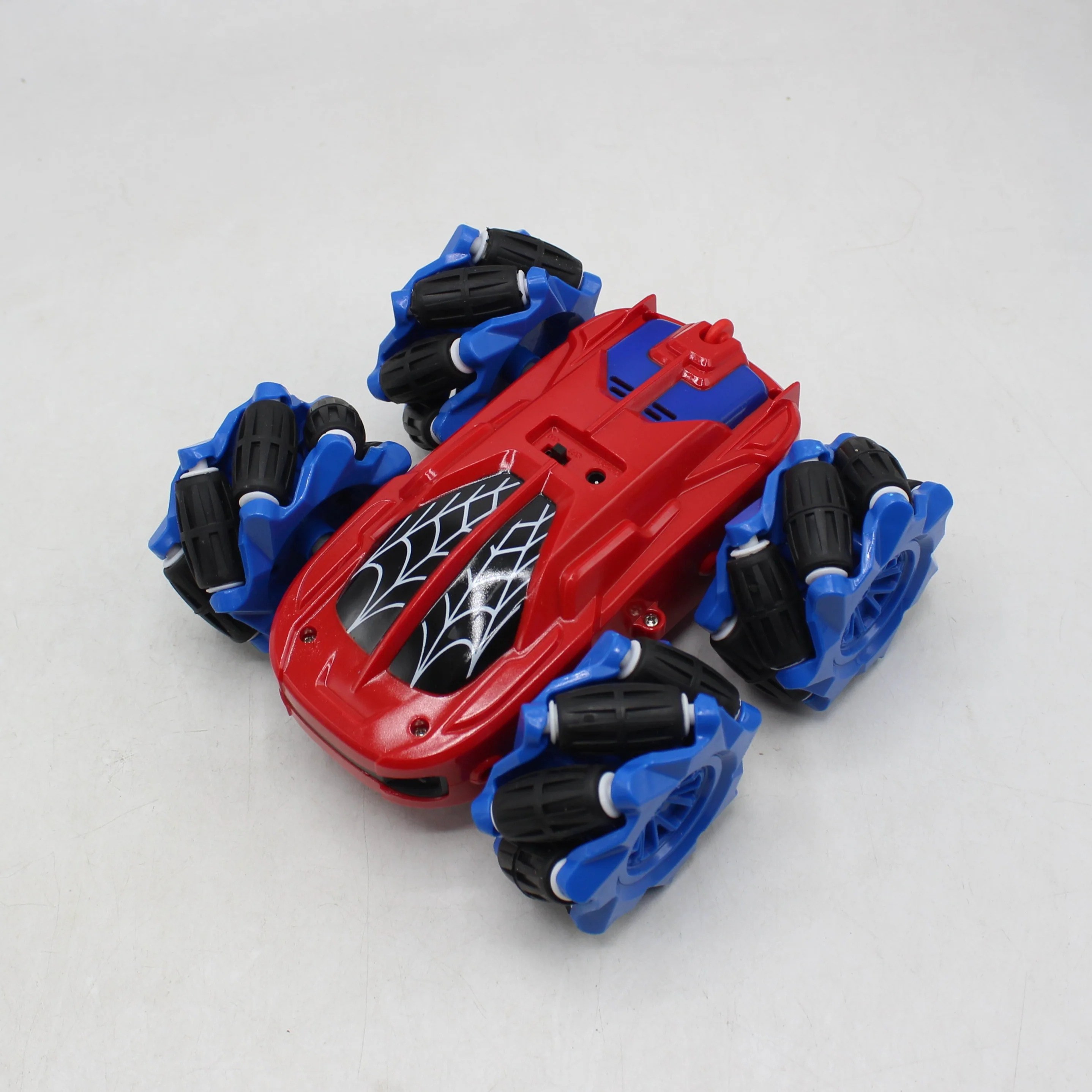 Spider Theme RC Stunt Car with Light - Image 3